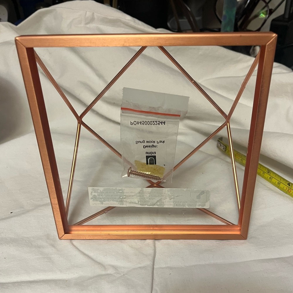 Umbra Geometric Metal Display Frame in Copper 6” square